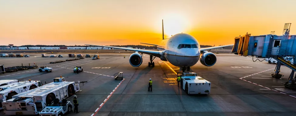 Avion sur le tarmac de l'aéroport